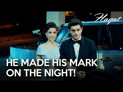 Murat's legendary entrance to the night! | Hayat