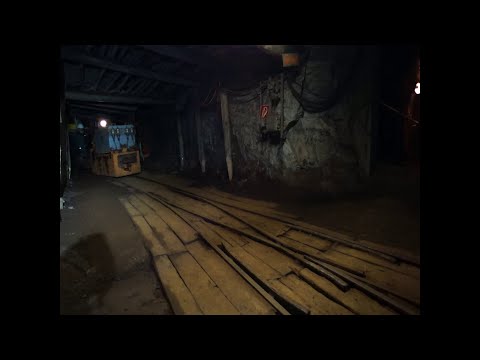 Vorbeifahrt einer EL9 Lok mit Besuchern in Wettelrode