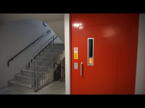 AMAZING! original 1971 ASEA-Graham roped hydraulic elevator @ Sveagatan 14, Borlänge, Sweden