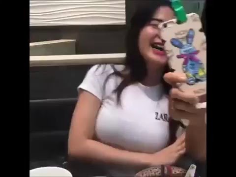 สาวน้อยที่มีหน้าอกวัยรุ่น น้องคนสุดท้องหน้าอกขนาดใหญ่