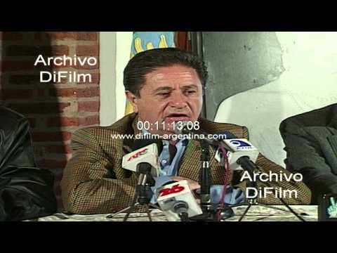 Eduardo Duhalde anuncia un acto en el club Boca Juniors 1999