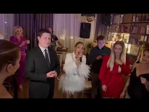 Jovana Jeremić oduvala svećice, pa poljubila bivšeg muža!