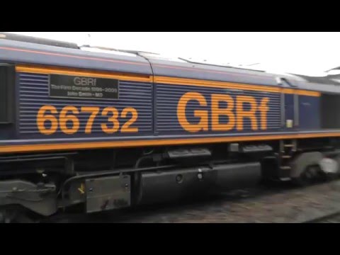 Rail Traffic at Newcastle Central  - Class 66 and Class 67 -  5th January 2016