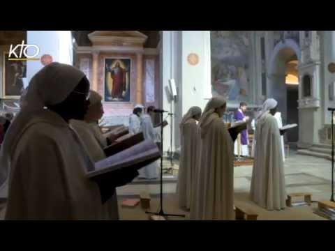 Les Moines prient pour l’Église