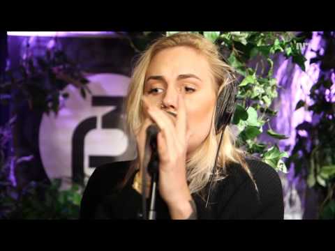 P3 Christines Radiofestival 2016: Tomine Harket & Unge Ferrari - "Du Fortjener Å Være Alene"