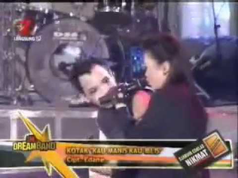 Kotak - Kau manis kau iblis (Dream Band Tv7 live)