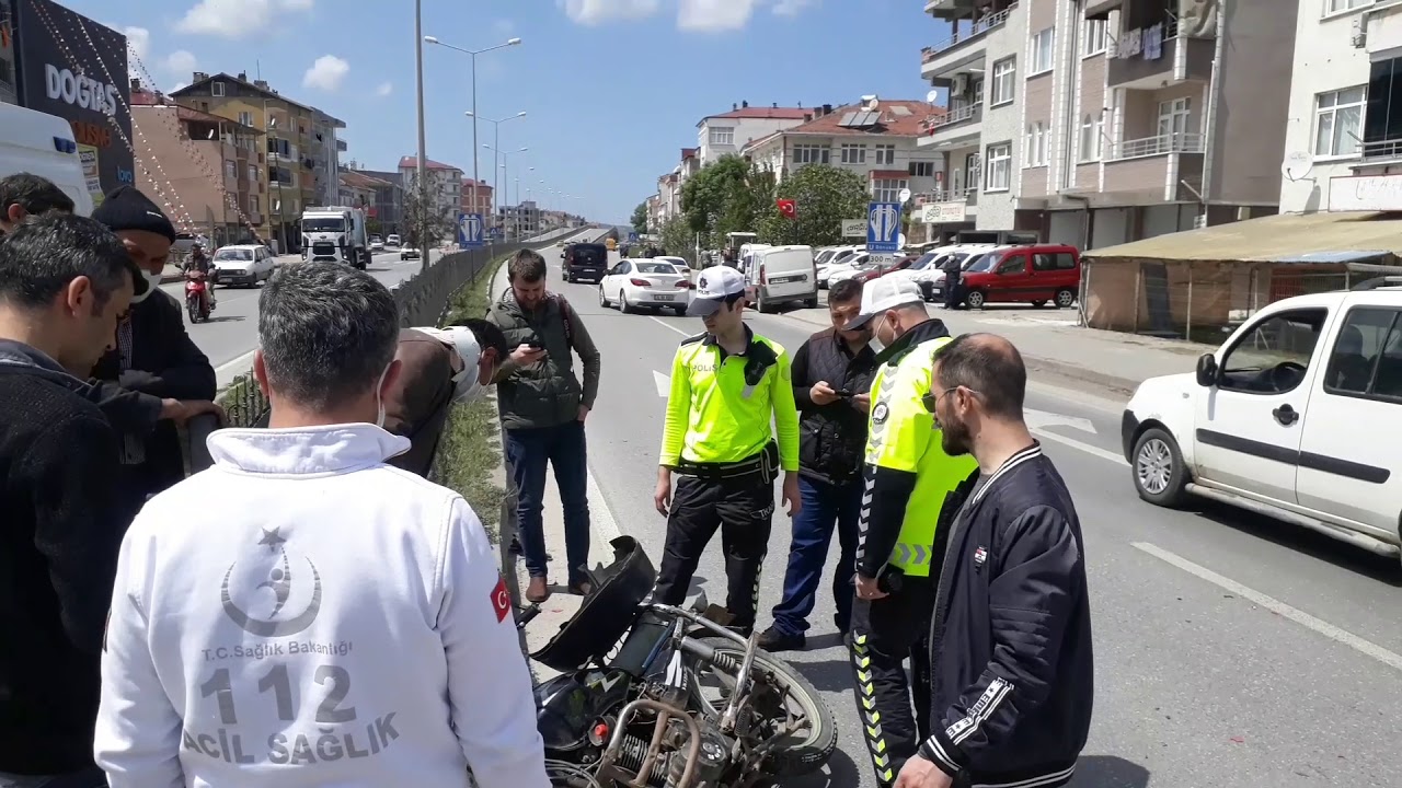 Otomobilin Çarptığı Motosiklet Kontrolden Çıktı: 2 Yaralı