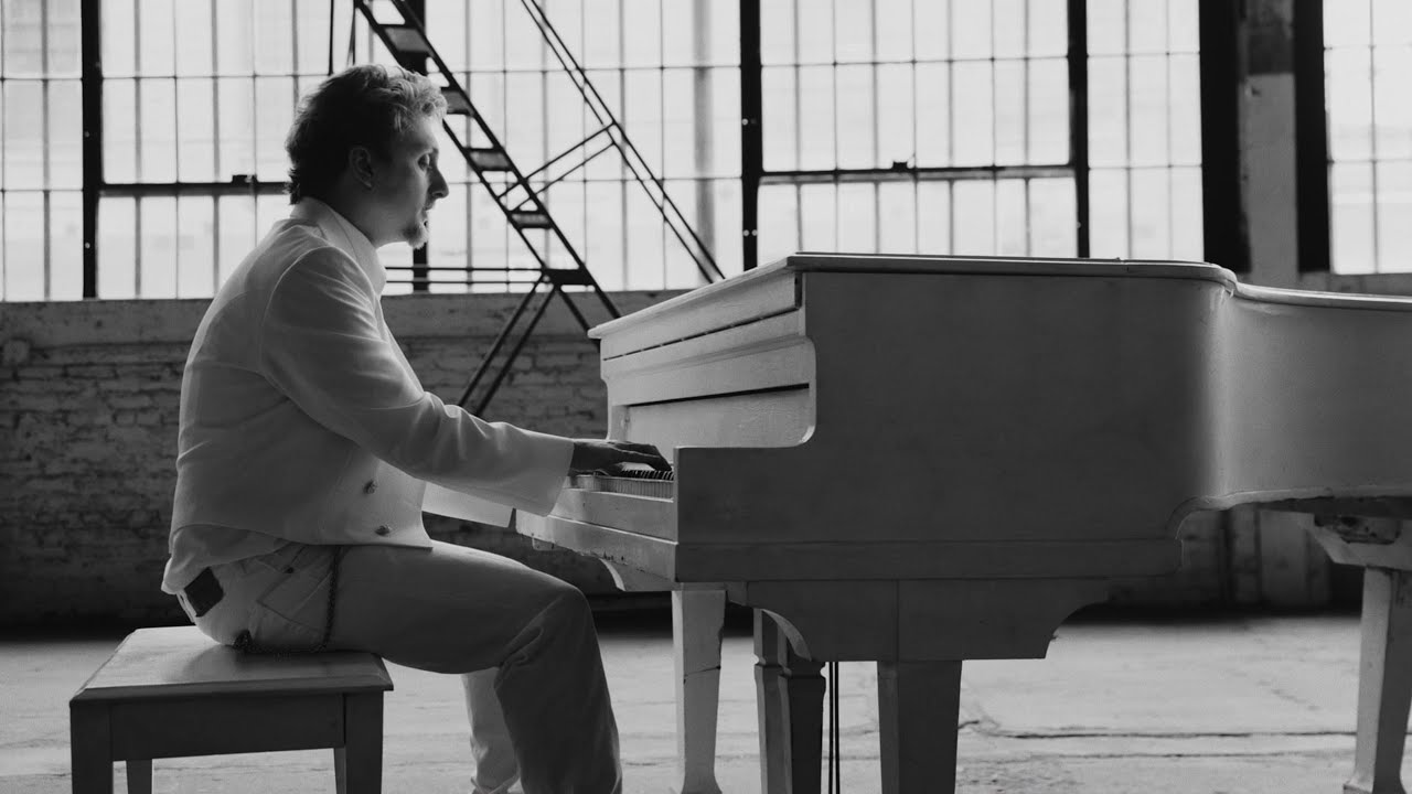 Love Ghost: nuova ballata intensa Car Crash