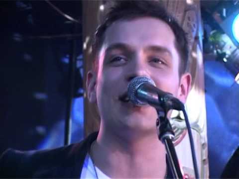 Слушать песню вика группа корни. Корни вика с днём рождения вика. Слушать песню вика группа корни. Слушать песню вика группа корни. Группа корни вика.