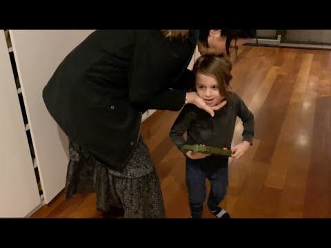 Doamna Amalia -  Episodul cu "mai pleacă omul, dar mai și vine acasă"