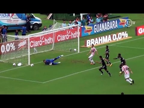 Goleiro do Bangu faz miséria com belas defesas contra o Vasco
