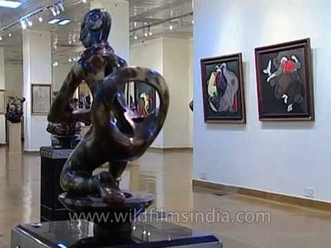 Satish Gujral, Indian painter exhibits his artwork at a painting exhibition in Delhi