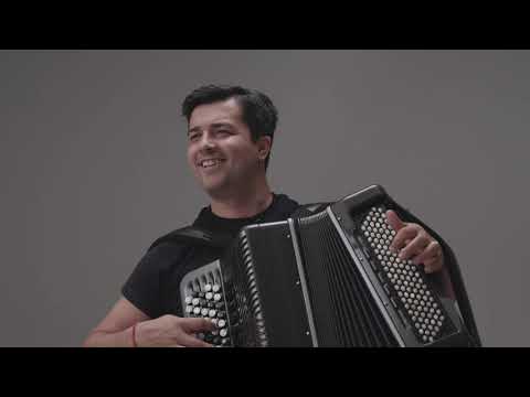 CARBONEON - the world's lightest accordion, swiss made. www.carboneon.com