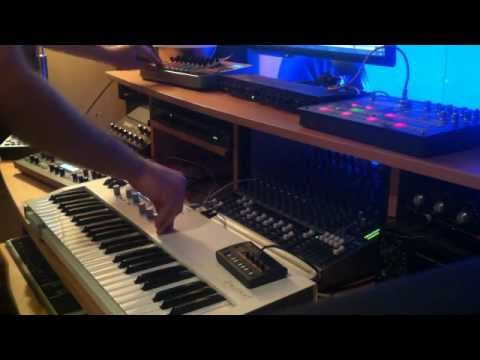 Live Techno Series #10 [Virus TI2, Blofeld, 3630, Ableton]