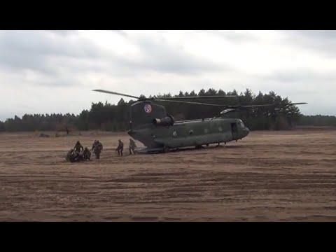 Soldiers are dropped and picked up by the Chinook helicopter (part 1)