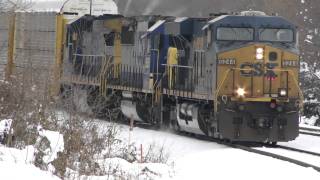 preview picture of video 'CSX 8563 In Need Of A Paint Job'