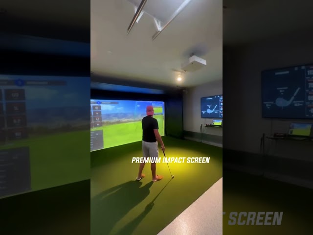 Vídeo relacionado con Simulador de golf de interior con pantalla de impacto para práctica en casa y entretenimiento