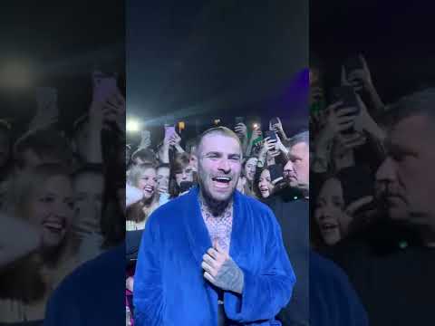 Quebonafide z fanami Refren trochę jak Lana Del Ray Romantic Psycho Tour #shorts #quebonafide