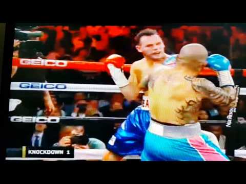 Miguel Cotto scores first knockdown vs Geale