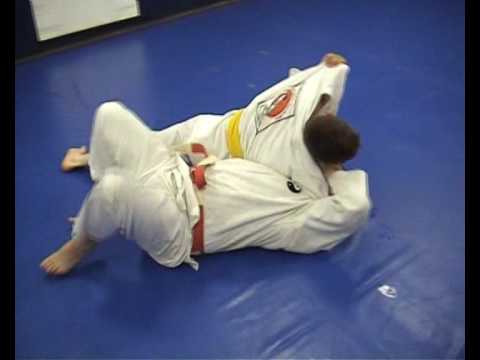 S.A.F.E. Defence / Master Sawyer's Goshin-Ryu Ju-Jitsu Fig. 4 Compression. www.hitmenuk.com
