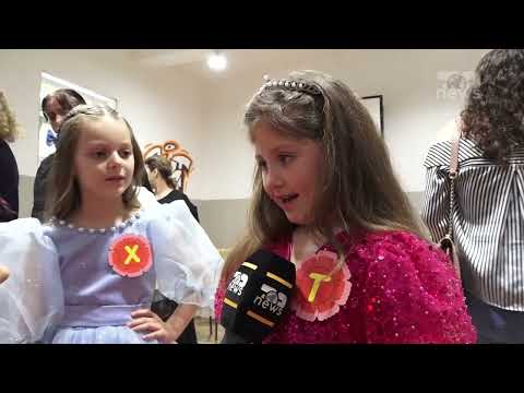 Top News - Kapitulli i parë në rrugën e dijes  /  Vogëlushët i gëzohen festës së abetares