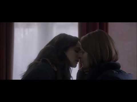 Поцелуй Рейчел Вайс И Рэйчел Макадамс – Неповиновение (2020)