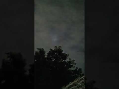 luces en en cielo de la ciudad de san nicolas de los arroyos ,buenos aires ,argentina