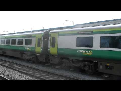 Irish Rail 201 loco 226 + mk4 set 4004 passes Kildare
