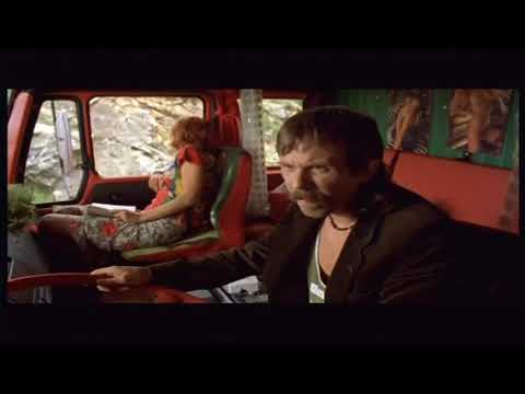 Sivi kamion crvene boje Boze dinamita