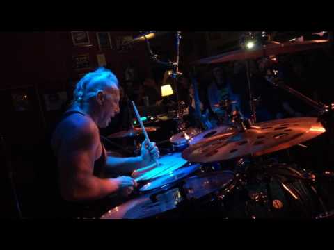 Mike Terrana Drum Solo - Close up!