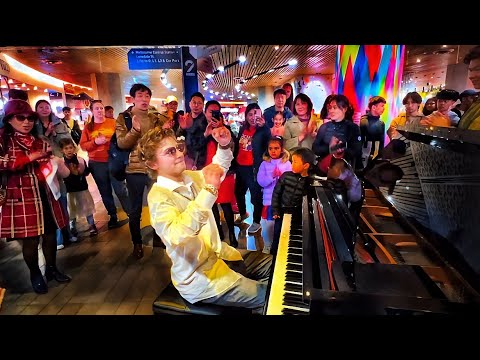 How to Attract a Crowd within Minutes – Piano Classical Improvisation