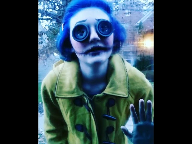 Vídeo relacionado con FrostyFlair Juego de Joyas de Disfraces, Collar de Ojos de Botón Piedra Clave, Clip de Libélula para Cosplay, Joyas para Halloween & Accesorios de Película, Regalo para Fans