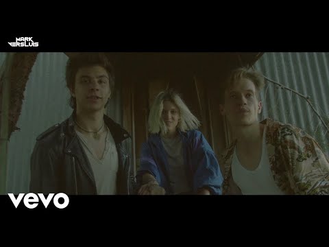 Mark Versluis - Sun Hits the Ground (Official Music Video) ft. Alex Dew