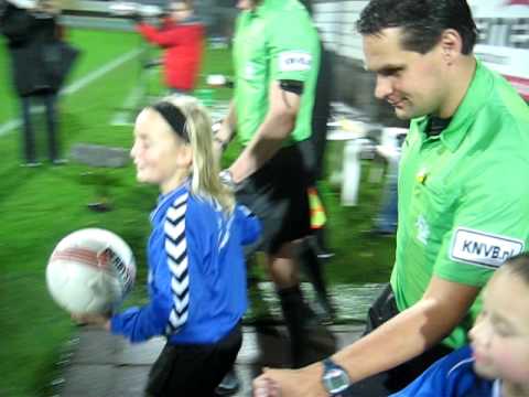 Rosalie Grobbe van Woezik EM12 met Sinterklaas FC Oss-Excelsior
