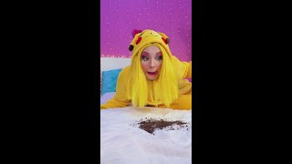 ¡Uy! ¡Mamá acaba de limpiar el espacio! 🫣 ¡Pika tiene que ayudar! 🍋