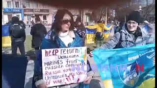У Миколаєві родичі захисників «Азовсталі» вимагають повернути бійців із полону: зібралося близько 100 людей