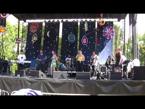 Mia Gladstone at Maplewoodstock