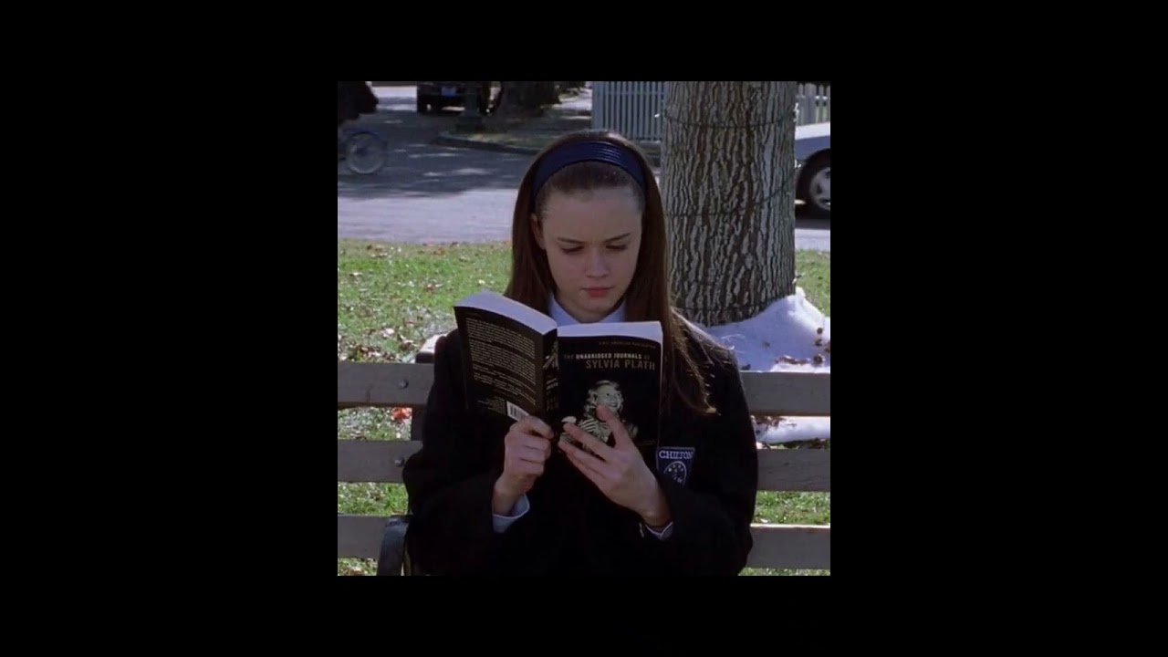 Study like rorygilmore📚 #studymotivation #gilmoregirls #rorygilmore #books #studytok #inspo #aridap