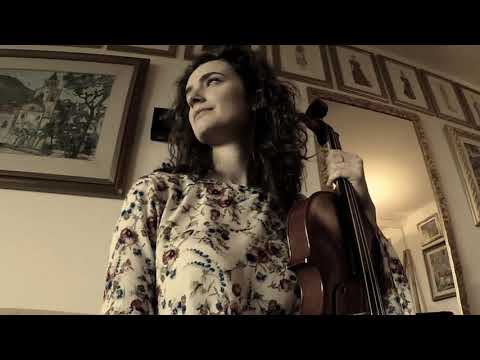 La Siciliana: “All'alba di un lunedì di Pasqua, nel paese s'ode una serenata dedicata a Lola...”