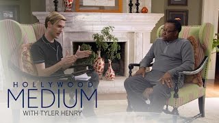 Tyler Henry Makes Contact With the Late Whitney Houston | Hollywood Medium with Tyler Henry | E!