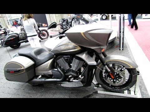 2013 Victory Zach Ness Cross Country - Walkaround - 2013 Quebec Motorcycle Show