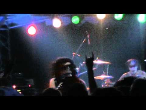 gli atroci alvaro il metallaro live al tempo rock.wmv