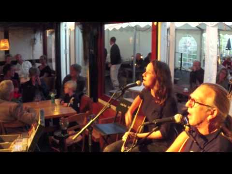 Siggi Björns and Franziska Günther playing "ROADS"