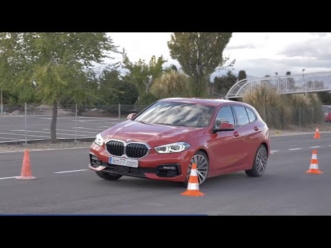 BMW Serie 1 2020 – Maniobra de esquiva (moose test) y eslalon | km77.com