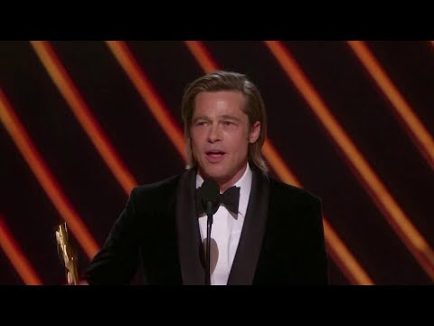 Oscar 2020, Brad Pitt ringrazia Leonardo DiCaprio e scherza: "Mi hai portato al successo"