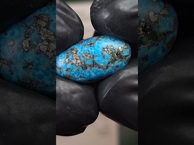 حجر فيروز طبيعي مفحوص و موثق بشهادة مختبر