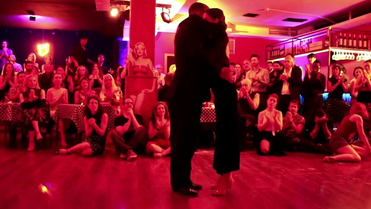 Roberto Zuccarino y Aldana Valentina - Frente al Mar - Goyeneche