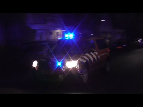 Prio 1 Brandweer TW 21-1761 en OVD 21-0093 met spoed naar uitslaande brand in Oss