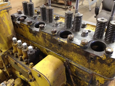Caterpillar D2 #5J1113 Diesel Engine Assembly Ep.43: Installing The Cylinder Head