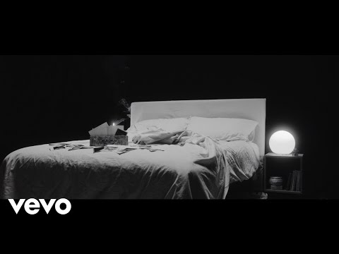 Video thumbnail for CORRERE / la notte buca il cielo